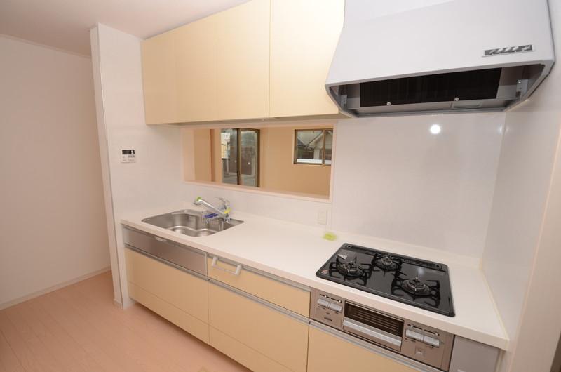 Same specifications photo (kitchen). Model house kitchen (The company example of construction photos)