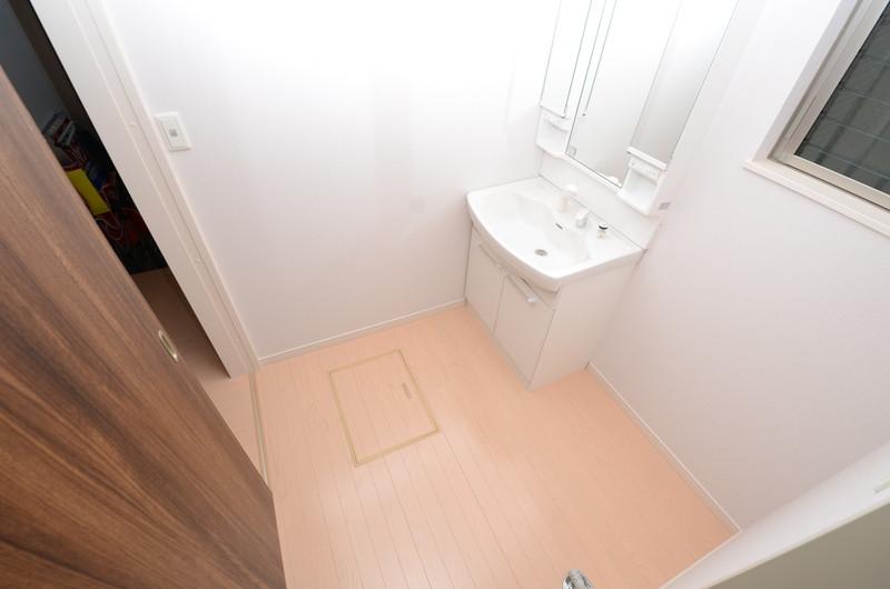 Same specifications photos (Other introspection). Washroom also wide design (company example of construction photos)