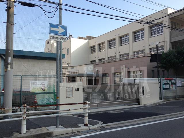 Primary school. 1000m until the Amagasaki Municipal Namba Elementary School