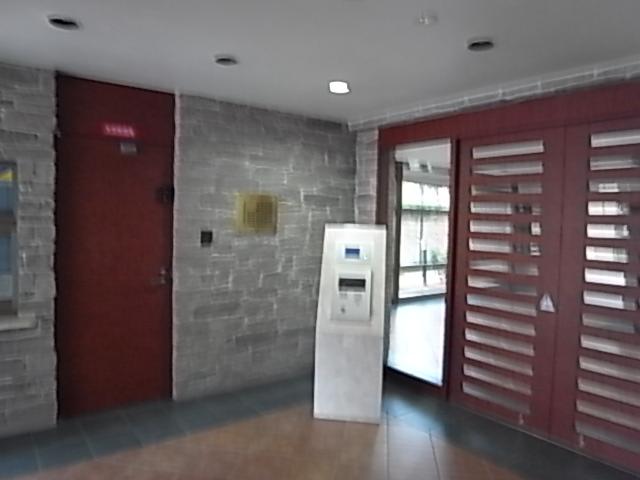 Entrance. Common areas