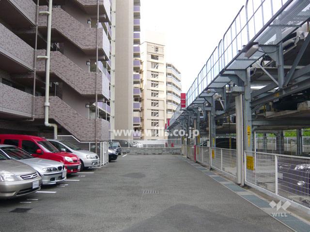 Parking lot. On-site parking (outdoor mechanical and plane type)