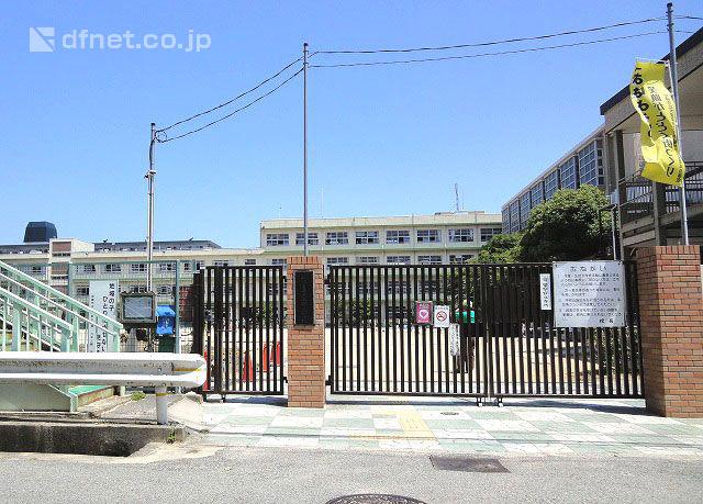 Primary school. Amagasaki Municipal Kamisakabe 350m up to elementary school