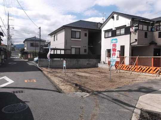 Local land photo. Local (vacant lot passing)