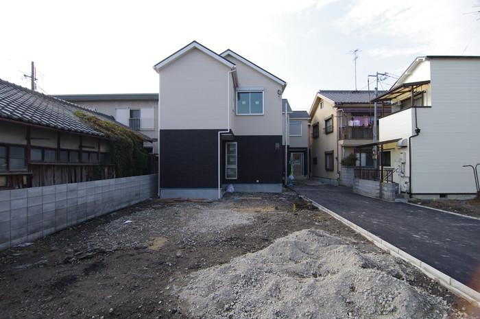 Local appearance photo. In front of the land is a C No. land of time subdivision.