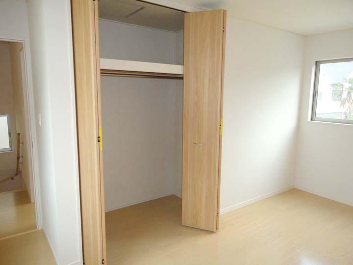 Same specifications photos (Other introspection). On the second floor of each room has been equipped with such a closet