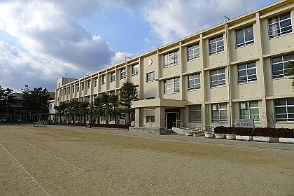 Junior high school. Muko 1385m until junior high school