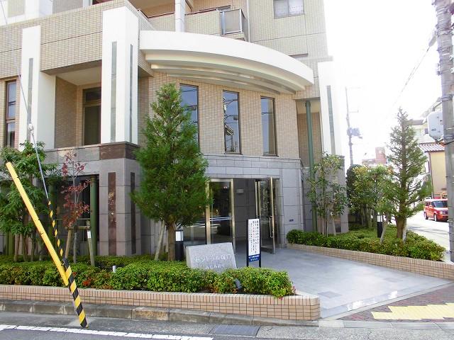 Entrance. Common areas