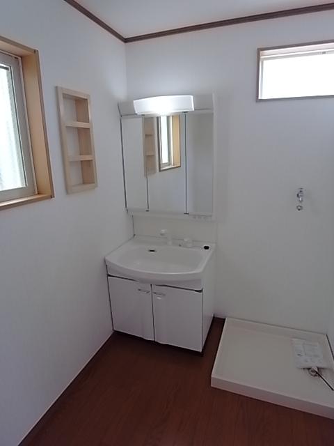 Wash basin, toilet