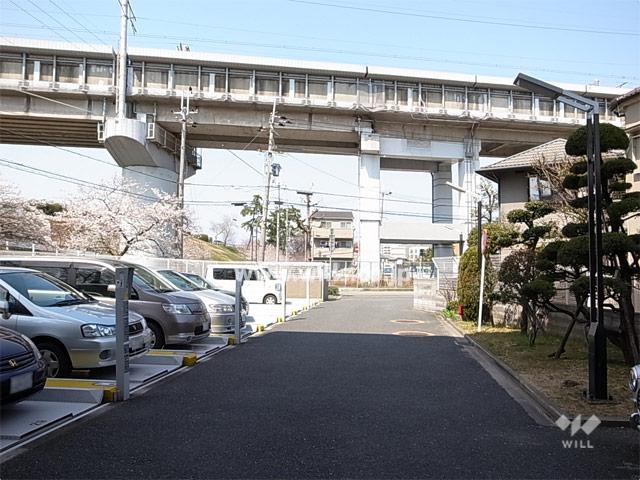 Parking lot. On-site parking (outdoor mechanical)