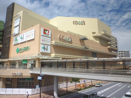 Shopping centre. Hanizukokoe Amagasaki shop until the (shopping center) 431m