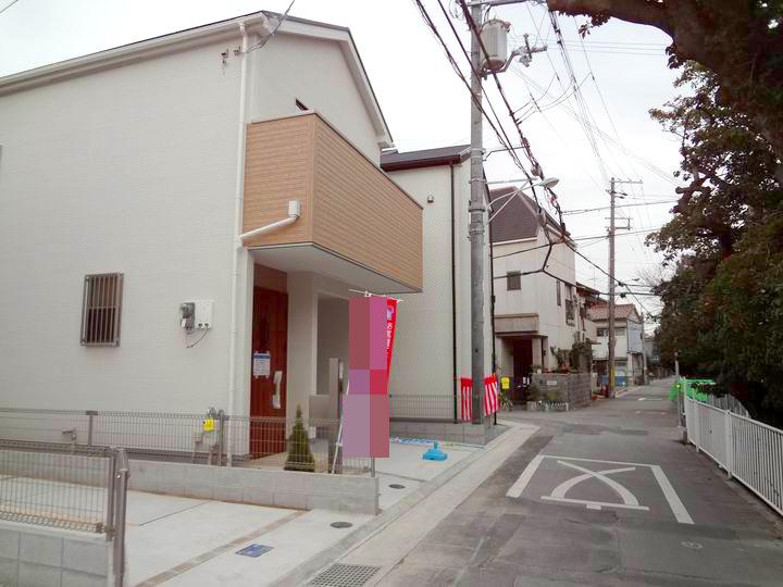 Local appearance photo. The built-in garage, It is wet hard garage to rain