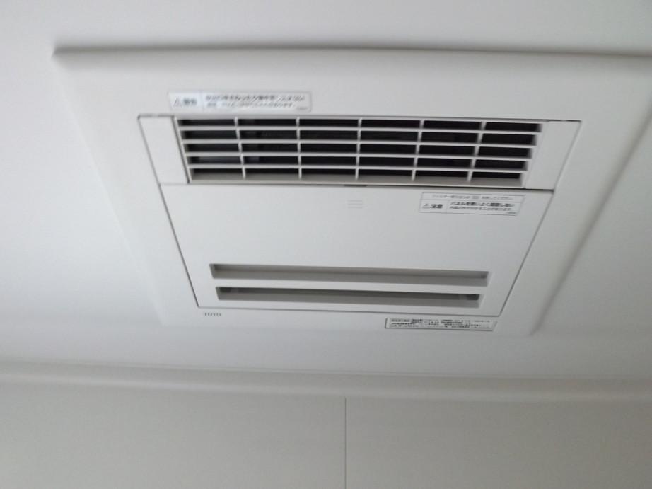 Cooling and heating ・ Air conditioning. Local photo (bathroom heating dryer)