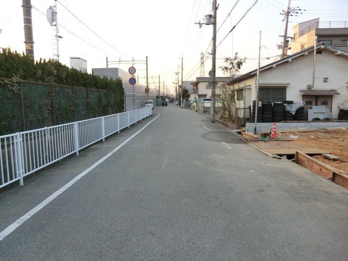 Local photos, including front road.  ■ Local photo front road, Also day will be secured because of 7m and the road width. Also at the time of parking, You can have a room. 
