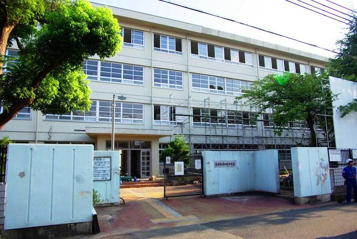 Junior high school. 991m until the Amagasaki Municipal Sonoda Higashi Junior High School