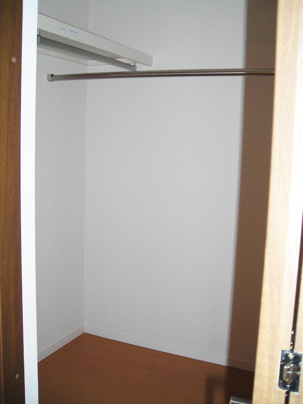 Receipt. 3 Kainushi bedroom walk-in closet