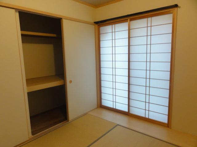 Non-living room. First floor Japanese-style room 5.5 quires