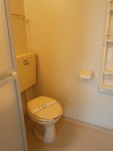 Toilet. unit bus
