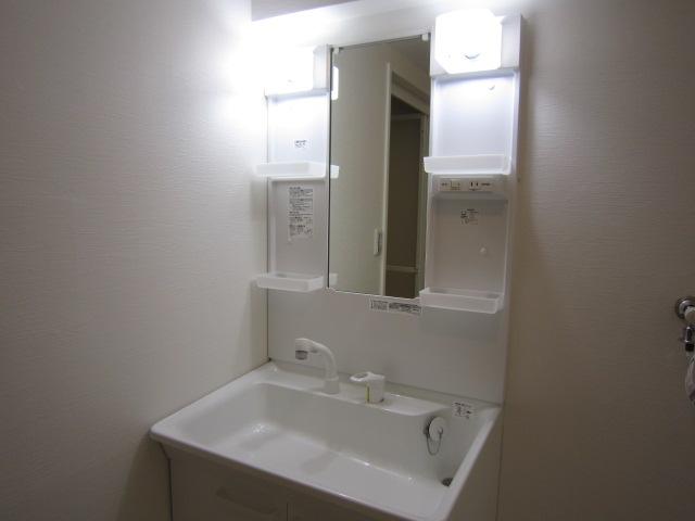 Wash basin, toilet