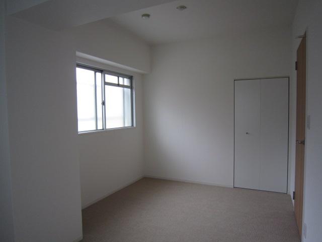 Non-living room. Service Room 7.5 Pledge