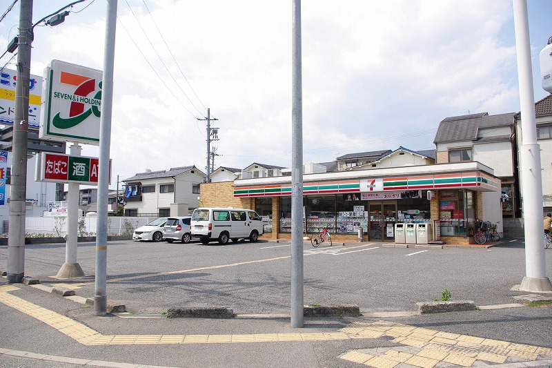 Convenience store. 700m to Seven-Eleven Amagasaki nukata store (convenience store)