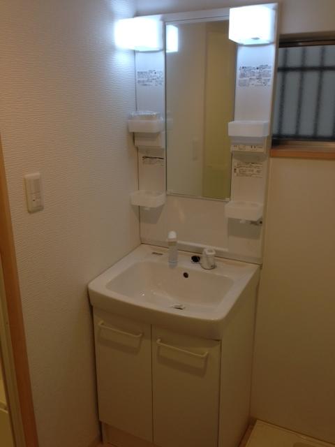 Wash basin, toilet. Indoor (12 May 2013) Shooting