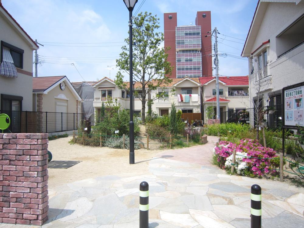 Other.  ◆  On-site park  ◆   Because there is a wide on-site park of about 290 sq m, Okuridase the child at ease