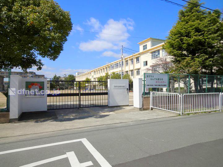 Junior high school. 882m until the Amagasaki Municipal Muko junior high school