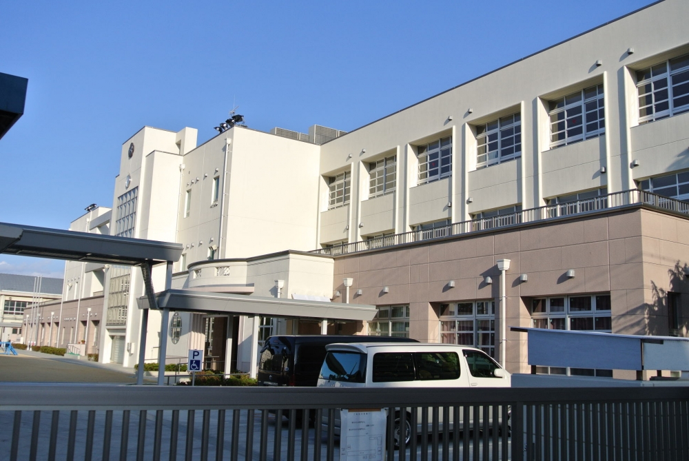 Primary school. 383m up to municipal Namba elementary school (elementary school)