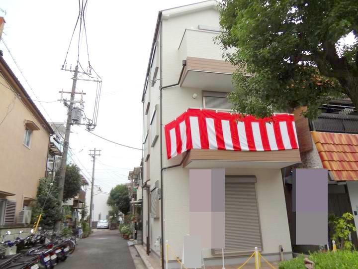 Local appearance photo. Balcony 2 ・ Located on the third floor, two places, A relief is also to dry the laundry. 