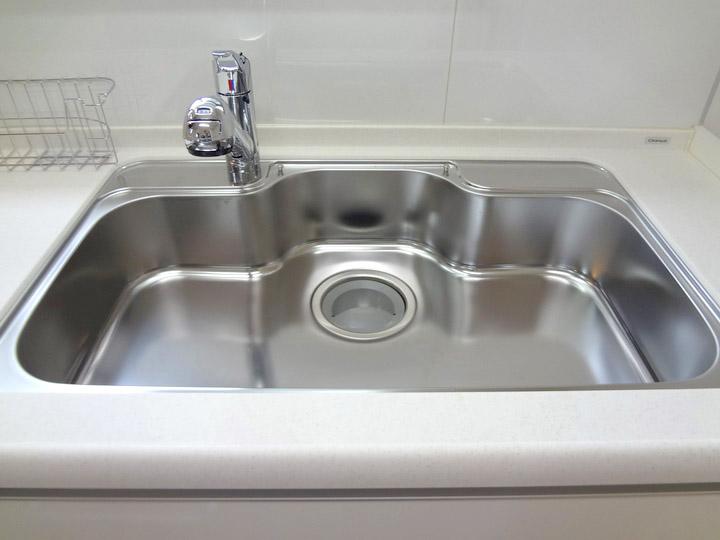 Kitchen. Marked with sink is a shower nozzle with water purification machines