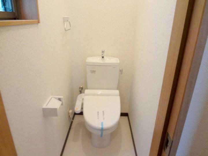 Toilet. Because of the hot-water heating Washlet, You can also use warm winter. 