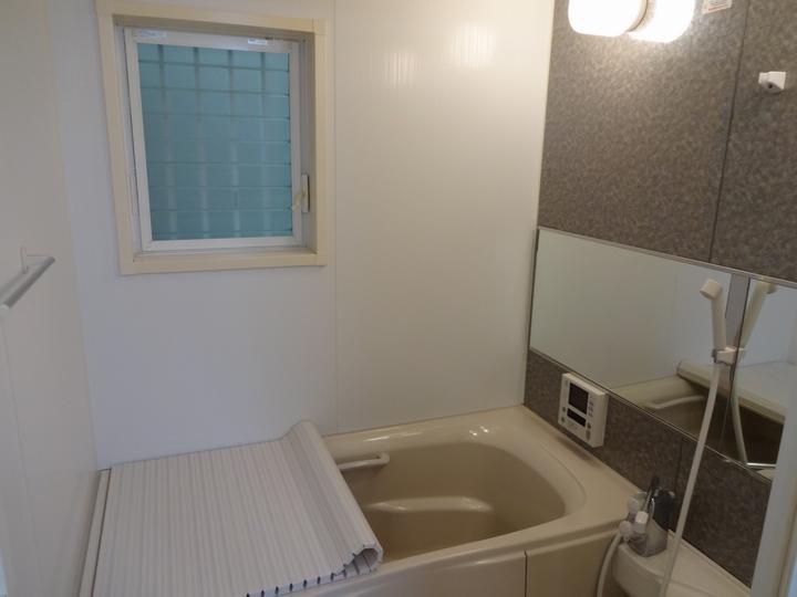 Bathroom. The 1 square meters type of bathtub, Bathroom heating dryer + TV is also available