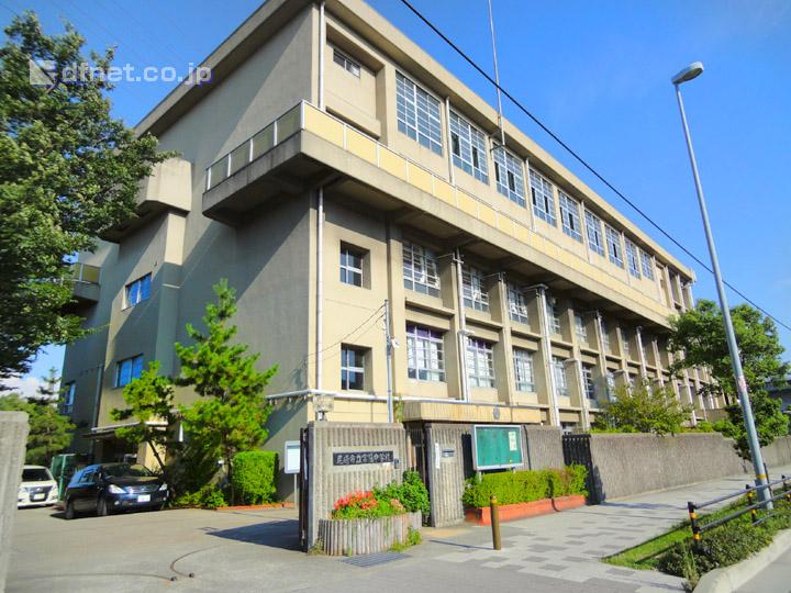 Junior high school. 500m to Amagasaki City Joyo junior high school