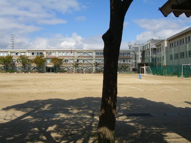 Junior high school. 905m until the Amagasaki Municipal Taisei Junior High School