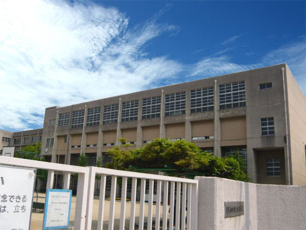 Primary school. 522m until the Amagasaki Municipal Mukonosato elementary school (elementary school)