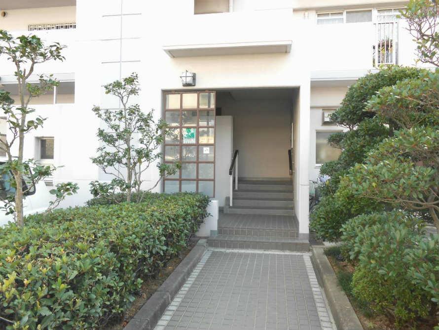Entrance. Common areas