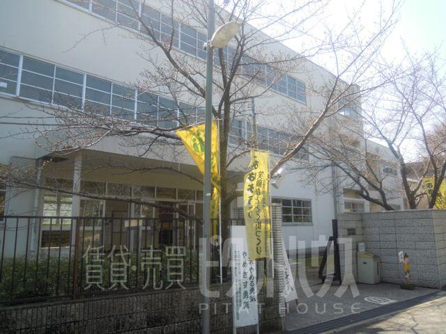 Primary school. 754m to Amagasaki Tatsushio Elementary School