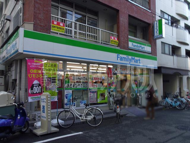 Convenience store. 302m to FamilyMart Amagasaki Higashinaniwa-cho, five-chome