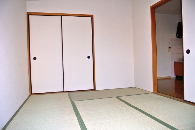 Living and room. It Japanese-style room will be healed