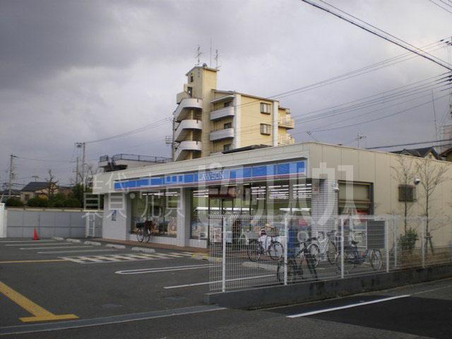 Convenience store. 774m until Lawson Amagasaki Higashinaniwa 3-chome