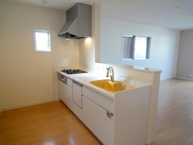 Same specifications photo (kitchen). In the open kitchen, It feels more broadly a large living