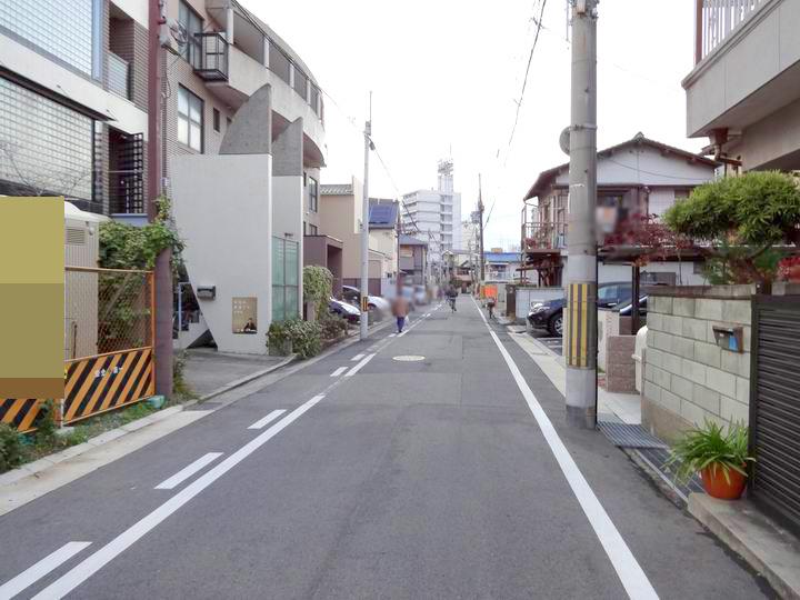 Local photos, including front road. 8 tatami or more of the room there are also two on the second floor! 