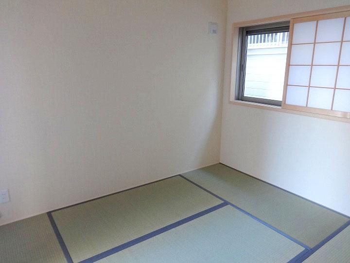 Non-living room. Japanese-style room about 5.25 quires. For the front of the entrance, Enjoy the fall of the long night, Also there is a taste as a drawing room