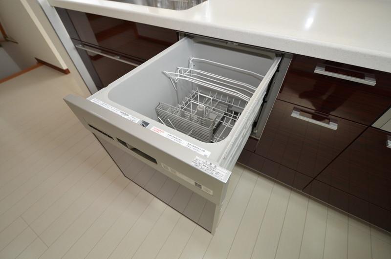 Kitchen. Support the mom in with dish washing dryer