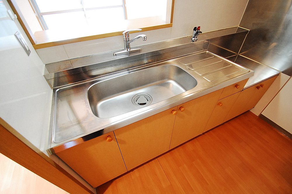 Kitchen. This large sink!