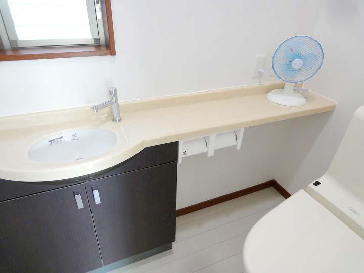 Toilet. Second floor toilet. It is equipped with a wash basin with a counter, Convenient