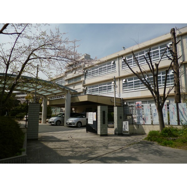 Junior high school. 1094m until the Amagasaki Municipal Minami Oda junior high school (junior high school)