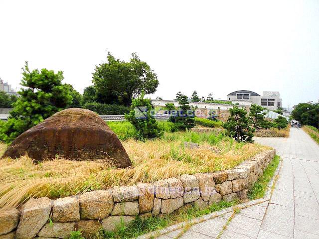 park. 750m to Amagasaki Castle Park
