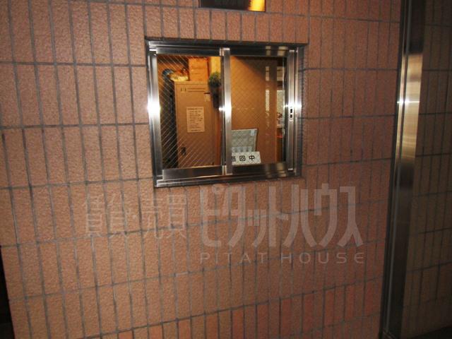 Entrance. Common areas