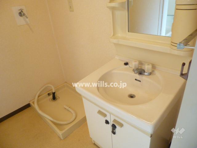 Wash basin, toilet. bathroom